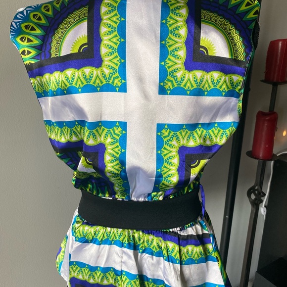 Gorgeous silk material multicolored blouse with attached belt - Picture 5 of 5